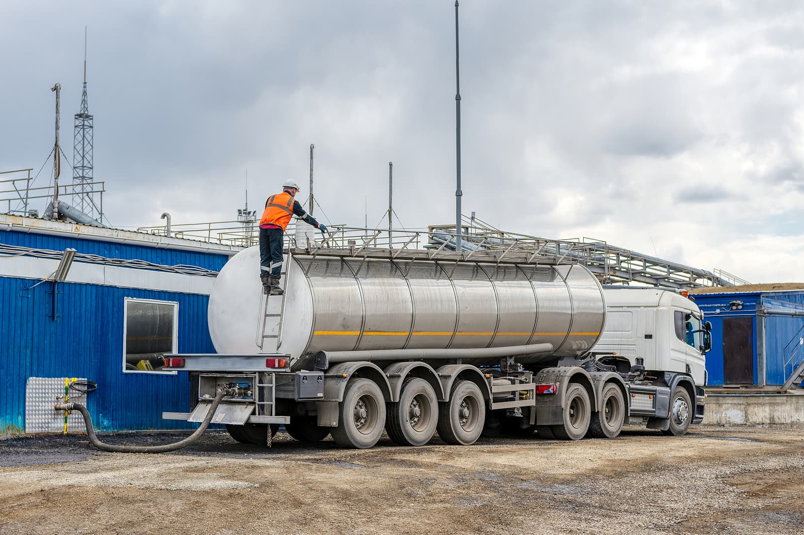 Bulk fuel delivery to a manufacturing facility