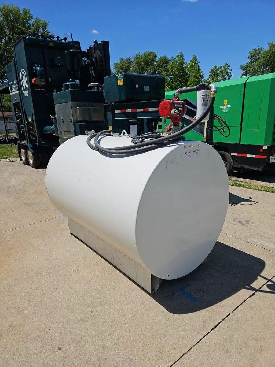 Off-road dyed diesel day tank with transfer pump feeding a rental generator on site